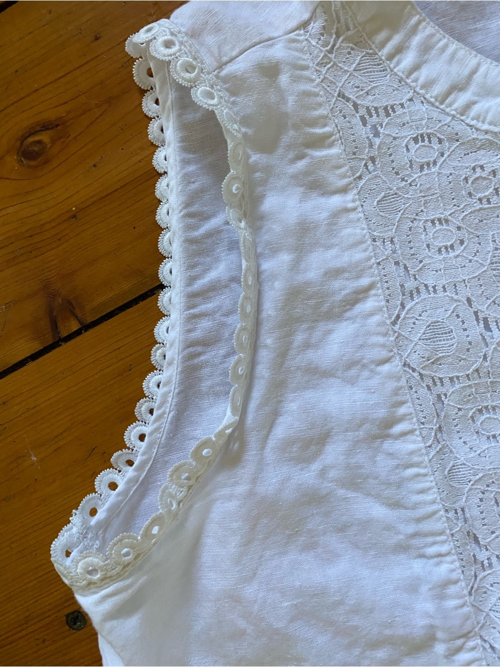 Liz Claiborne White Sleeveless Lace-Front button down- medium - Picture 3 of 6
